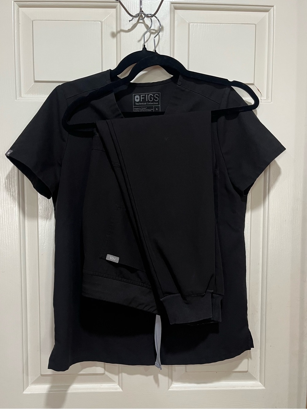 FIGS  Black Catarina Scrub Top & Zamora Joggers in size Small/Petite